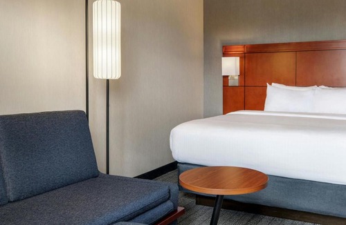Moon Township Hotel | Courtyard by Marriott Pittsburgh Airport