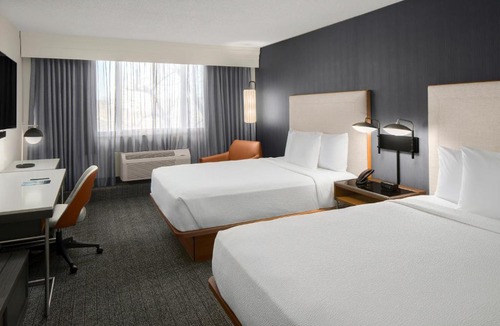 Dwight Hotel | Courtyard New Haven at Yale