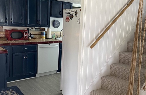 Ashtabula Cottage | Coz~CoZzz Cottage on Lake Erie!