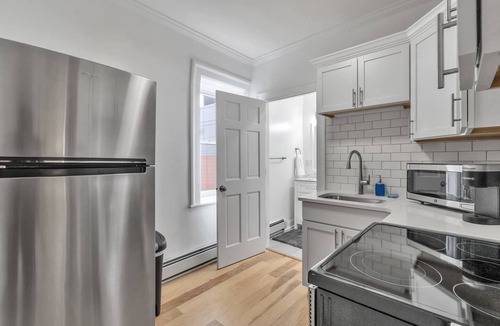Front Park Apartment | Cozy 1 Bed in Historic Mansion