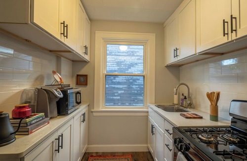 Front Park Apartment | Cozy 1-bedroom apartment in the lovely Elmwood Village