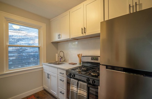 Front Park Apartment | Cozy 1-bedroom apartment in the lovely Elmwood Village