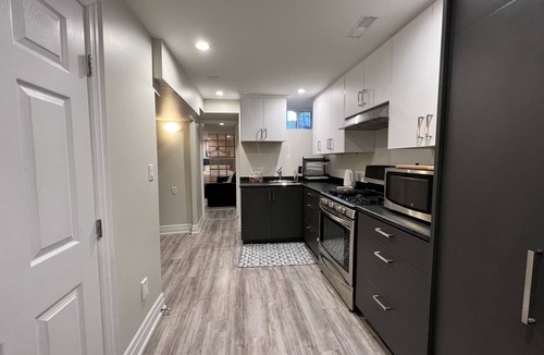Palmerston House | Cozy 1 bedroom Apt in the Annex. Great Location