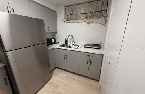 Winnipeg Apartment | Cozy 1 bedroom basement suite with private entrance from the side of the house