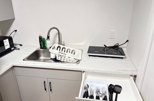 Winnipeg Apartment | Cozy 1 bedroom basement suite with private entrance from the side of the house