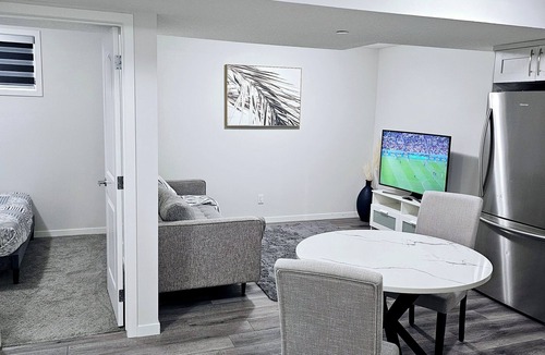 Calgary House | Cozy 1 bedroom basement suite on Howse Crescent + 15 minutes to Airport