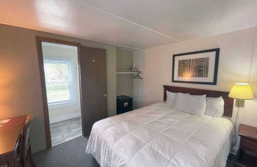Huron Cottage | Cozy 1 bedroom Cabin #116 with AC and WiFi