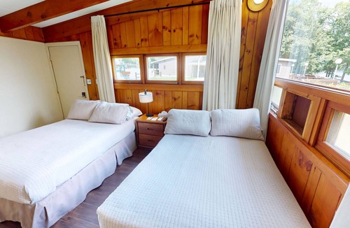 Hamilton Hotel | Cozy 1-bedroom hotel room in serene Hamilton - #305 Mohawk