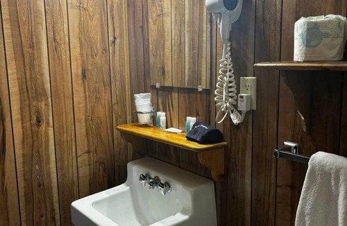 Hamilton Hotel | Cozy 1-bedroom hotel room in lovely Hamilton - #314 Gilbreth