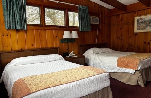 West Eaton Hotel | Cozy 1-bedroom hotel room in serene Hamilton - #317 Chenango