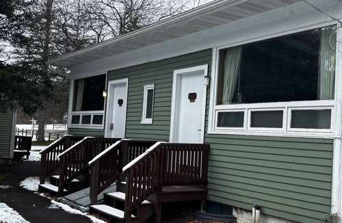 West Eaton Hotel | Cozy 1-bedroom hotel room in serene Hamilton - #317 Chenango