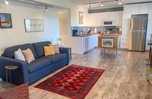 Yellowknife Apartment | Cozy 1 br apartment in Old Town by lake