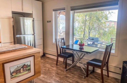 Yellowknife Apartment | Cozy 1 br apartment in Old Town by lake