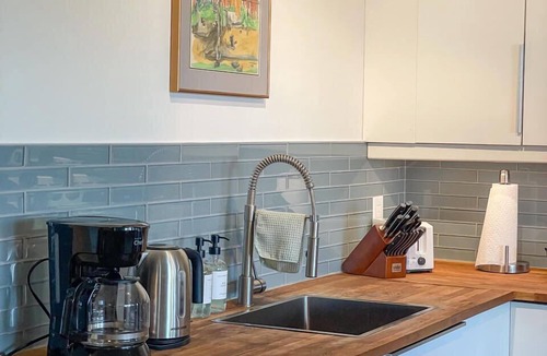Yellowknife Apartment | Cozy 1 br apartment in Old Town by lake