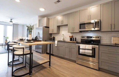 East Walnut HIlls Apartment | Cozy 10BR/BA combined Apartment Near DT Cincinnati