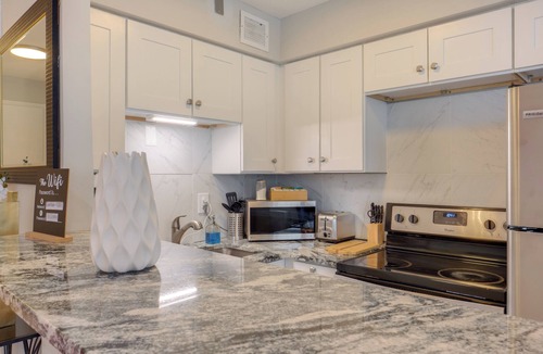Lakewood Apartment | Cozy 12th-Floor Studio w/Lake Erie Views!