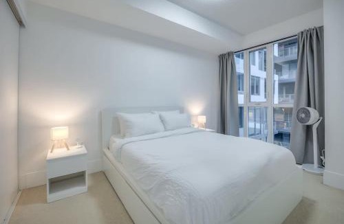 Wellington Place Apartment | Cozy 1BR Downtown Stay with Balcony Views