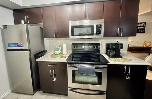 Downtown Edmonton Condo | Cozy 1BR Downtown Steps to Rogers w/laundry & UG Parking