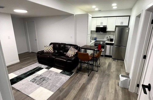 Evanston Apartment | Cozy 2 Bed Basement Suite in NW YYC