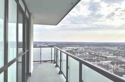 Durham Region Condo | Cozy 2-Bedroom 2 Bath Condo Oshawa