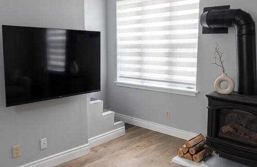 Saint Thomas Apartment | Cozy 2 bedroom apartment in downtown St. Thomas. Close to all amenities