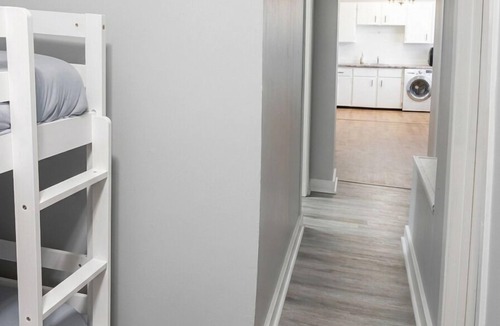 Saint Thomas Apartment | Cozy 2 bedroom apartment in downtown St. Thomas. Close to all amenities