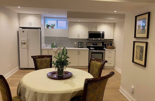 Richmond Hill Apartment | Cozy 2 Bedroom Basement Apartment