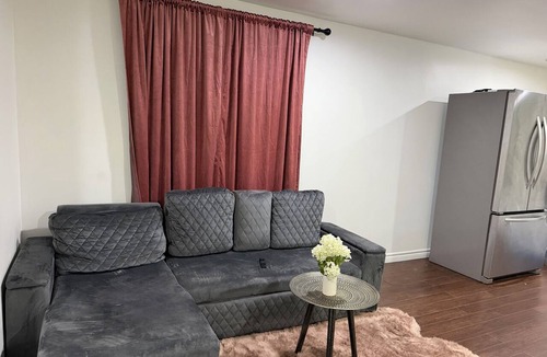 Woodslee House | Cozy 2-Bedroom Basement Suite Near Battery Plant - East Windsor