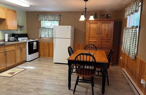 Iron River Cottage | Cozy 2-bedroom cottage on beautiful Stanley Lake.