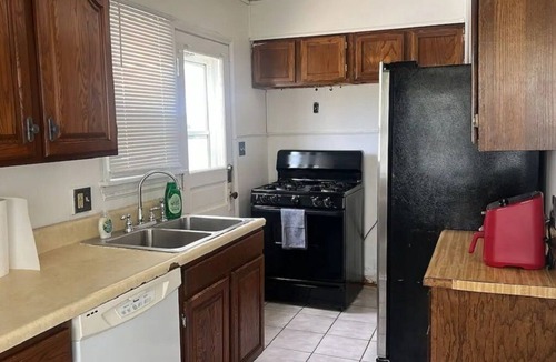 Ottawa House | Cozy 2-bedroom house in quaint Toledo, with AC for relaxing stays