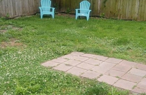 Ottawa House | Cozy 2-bedroom house in quaint Toledo, with AC for relaxing stays