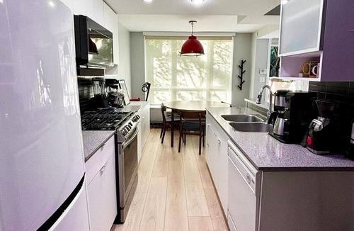 Yaletown House | Cozy 2-bedroom townhome in beautiful Vancouver with AC