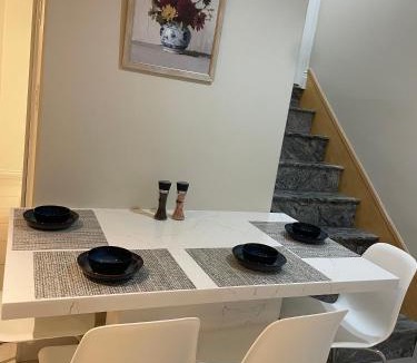 Fraserview House | Cozy 2 Bedrooms in Basement