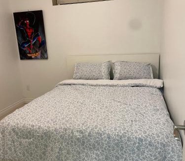 Fraserview House | Cozy 2 Bedrooms in Basement