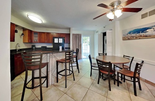 Put-in-Bay Condo | Cozy 2 BR Pool View Condo - C 1
