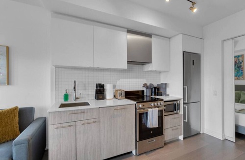 Downtown Toronto Hotel | Cozy 2BR - 5 min to Eaton Centre - Dundas Sq