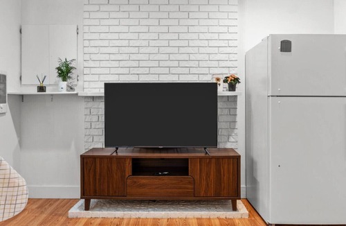 Crescent Beach House | Cozy 2BR Suite Near White Rock Beach