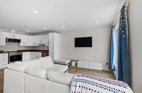 Conception Bay South House | Cozy 3-bedroom coastal home in Conception Bay South, perfect for up to 6 guests. Enjoy 3 queen beds, 2.5 bathrooms, BBQ, and 2-car parking. Close to local amenities, scenic spots, and a short drive to St. John's.