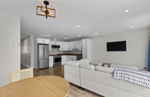 Conception Bay South House | Cozy 3-bedroom coastal home in Conception Bay South, perfect for up to 6 guests. Enjoy 3 queen beds, 2.5 bathrooms, BBQ, and 2-car parking. Close to local amenities, scenic spots, and a short drive to St. John's.