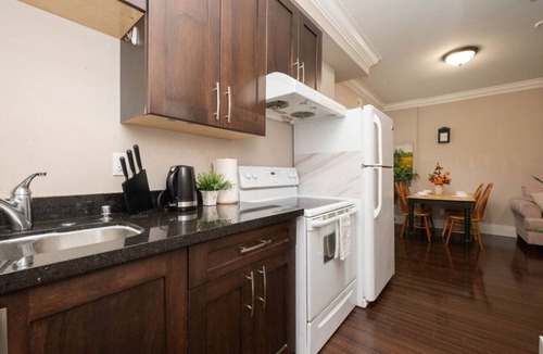 Marpole Apartment | Cozy 3 Bedrooms Suite –Near Airport & shops