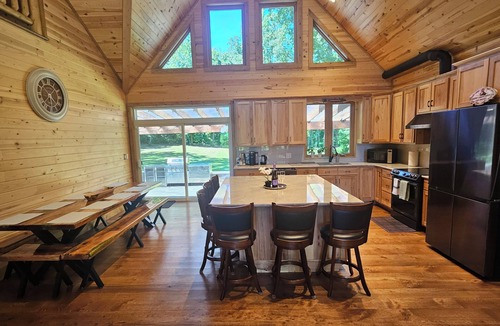 Gobles Cabin | Cozy 4-bedroom cabin in beautiful Gobles with AC and charm