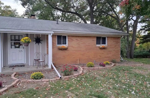 Holly House | Cozy 5 bedroom home in Holly MI