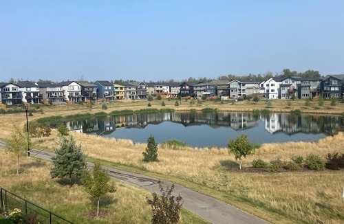 West Edmonton House | Cozy and Stylish 2 Bdr Suite with Private Entrance