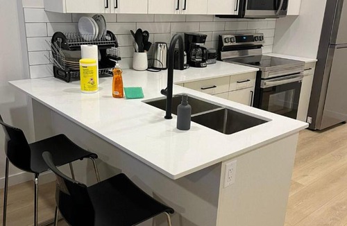 Southwest Edmonton Apartment | cozy basement suite with 1-bed, wi-fi & Neflix