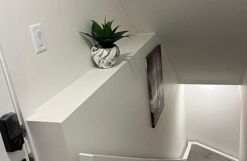 Southwest Edmonton Apartment | cozy basement suite with 1-bed, wi-fi & Neflix