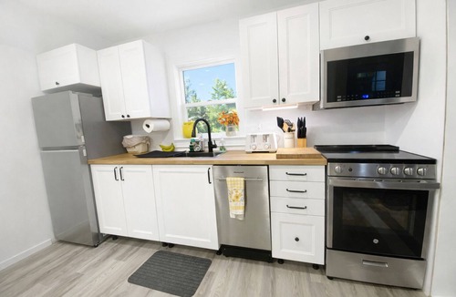 Balm Beach House | Cozy Beach Cottage w/Hot Tub steps to Balm Beach and close to Ski Resorts