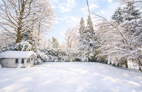 Balm Beach House | Cozy Beach Cottage w/Hot Tub steps to Balm Beach and close to Ski Resorts