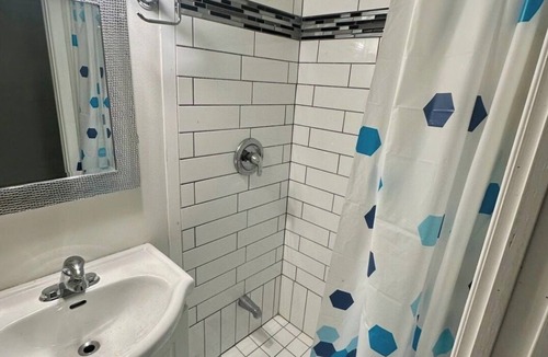 Terra Nova House | Cozy Bedroom near bus stop/Airport/Downtown/Convenience store