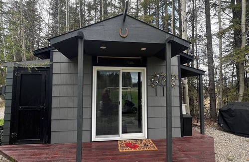 Sundre Cabin | Cozy Cabin at Hidden Gem RV Park in Sundre… Glamp with Us!