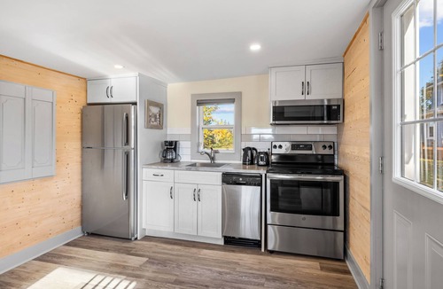 Oyster Bed Cabin | Cozy Cabin in Oyster Bed Bridge - Minutes to beaches and golf courses!